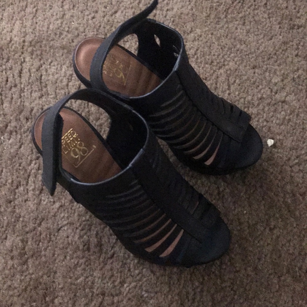 Platforms - Picture 4 of 4